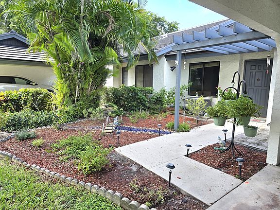 3rd image of 10039 Hickorywood Place