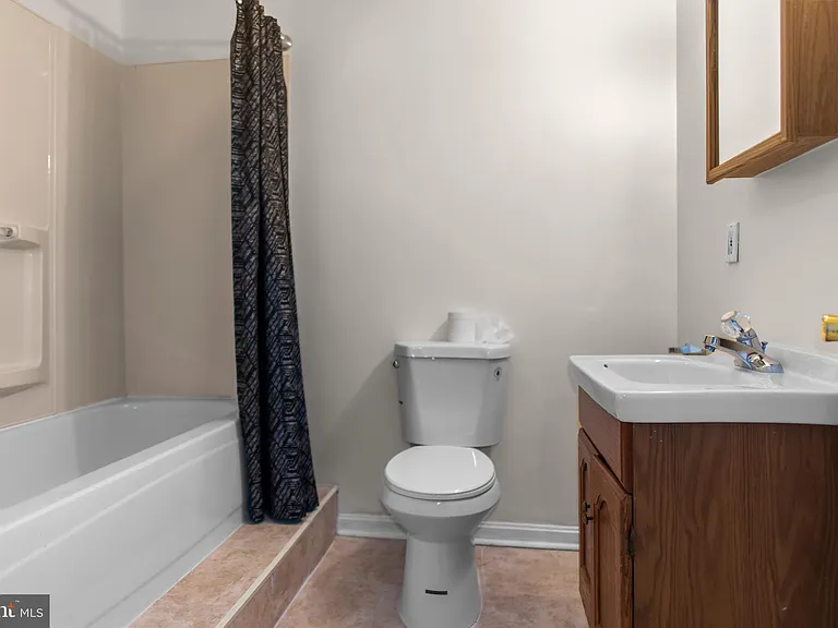 8514 Rheims Ct — Photo 28