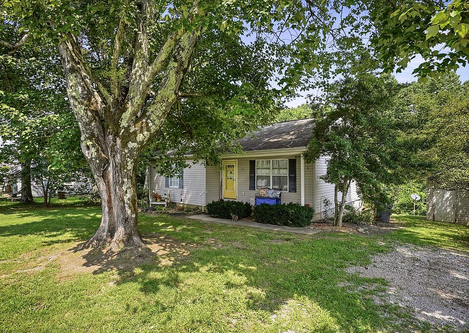 1st image of 900 Clay Ave