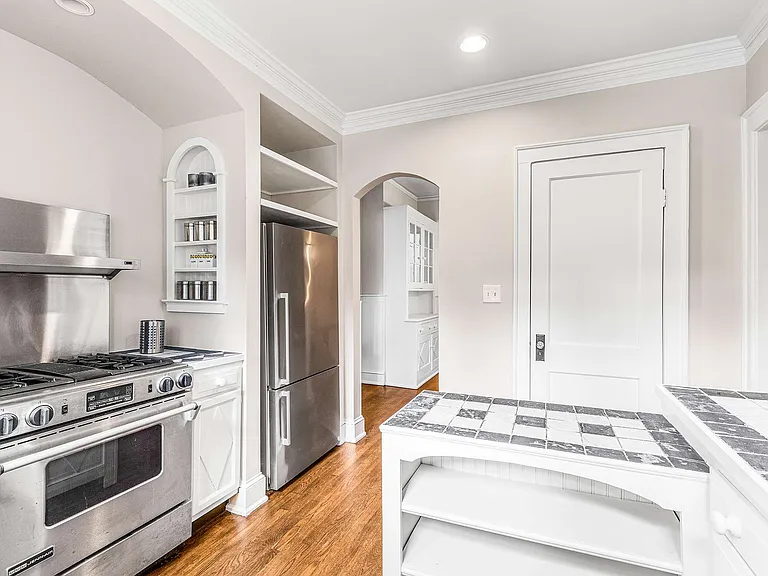 2417 Glenwood Dr NE #B — Photo 14