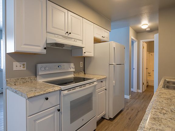 5th image of 1252 Dewar Dr APT 14