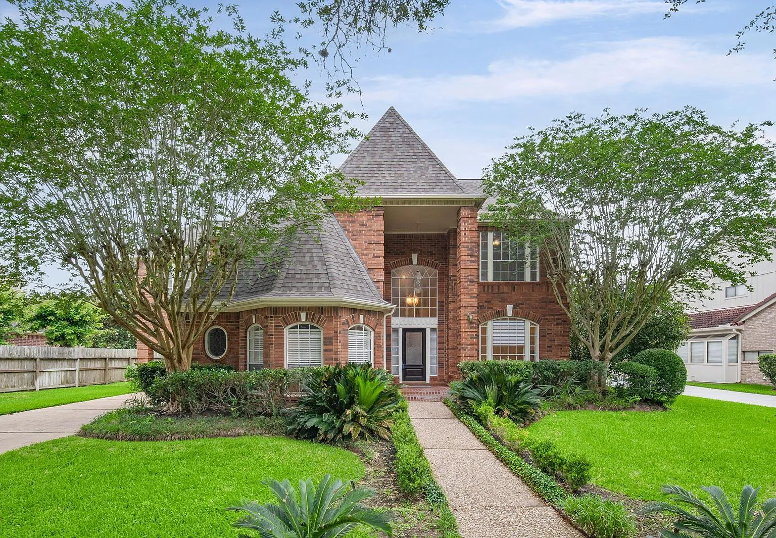 4 bed, 3.5 bath, 3350 sqft, $4,500 — Photo 1