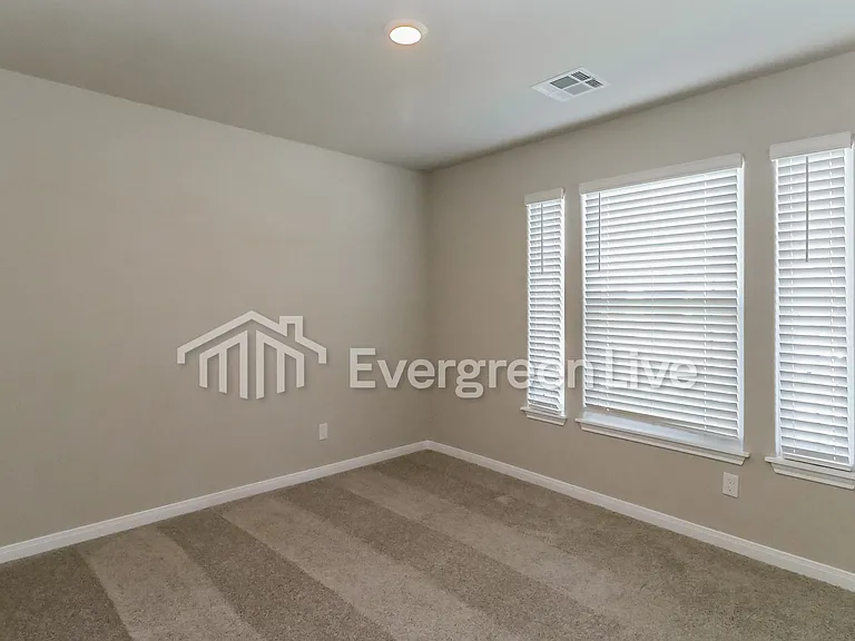 920 NW 3rd St — Photo 12