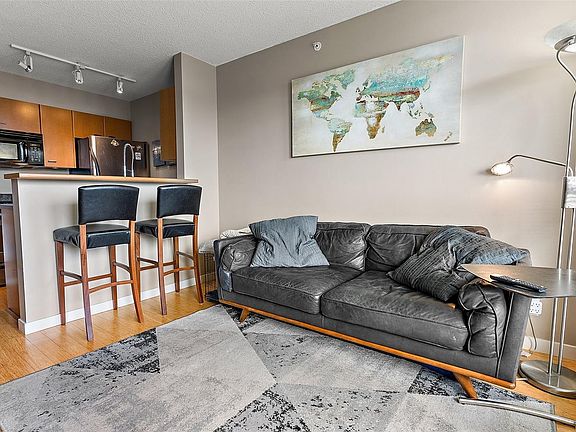 4th image of 751 Fairfield Rd #1103