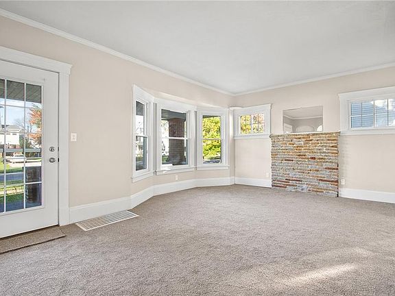 3rd image of 227 Eastern Heights Blvd
