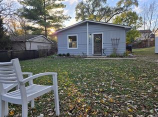 2006 N West St, Wheaton, IL 60187