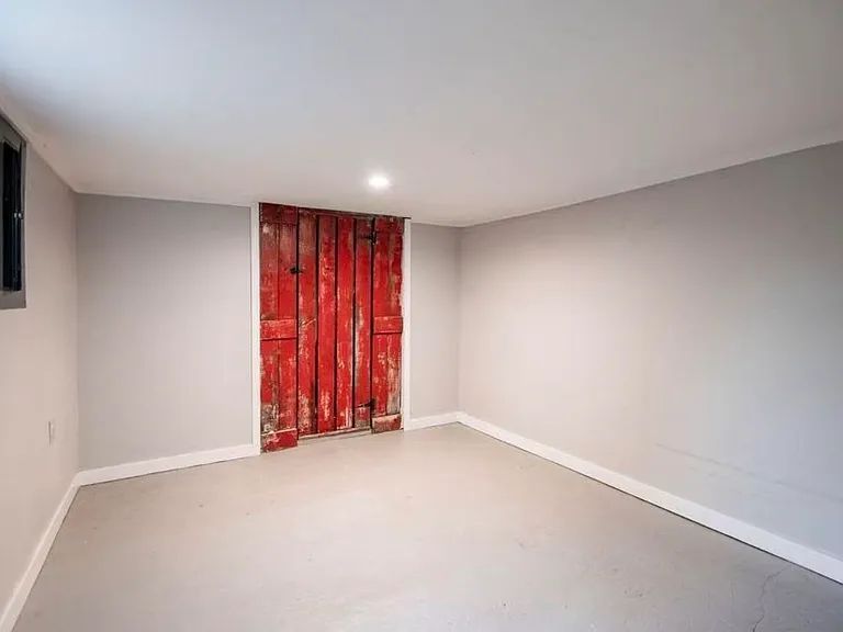 2300 Rindall Ave — Photo 12