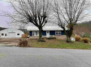 406 NE 3rd St, Paoli, IN 47454