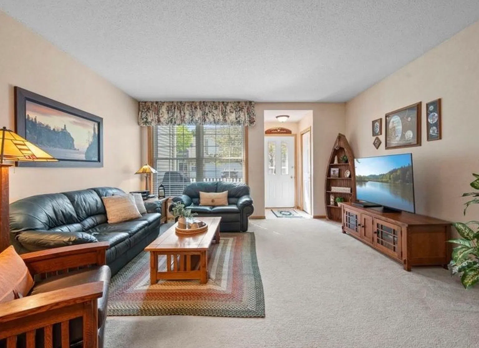 2 bed, 1225 sqft, $2,075 — Photo 3