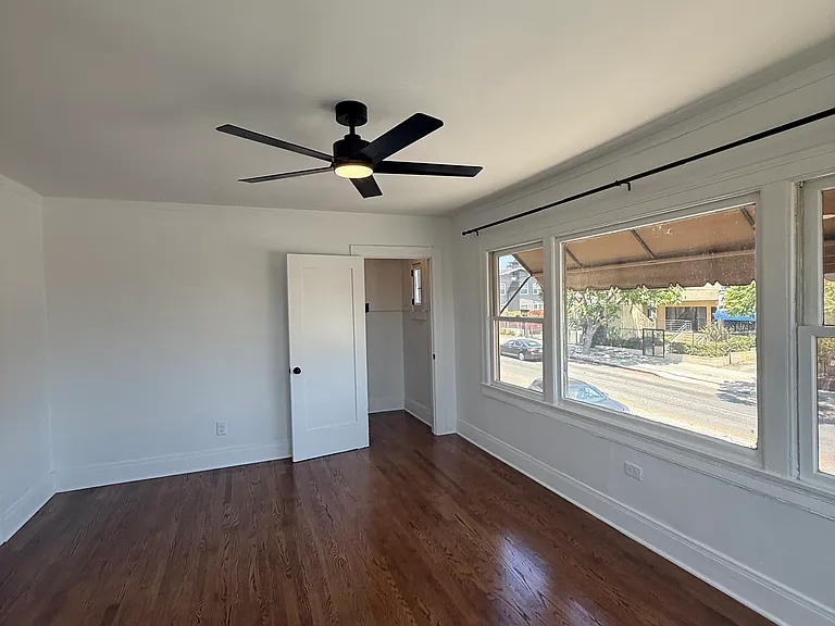 1701 1/2 Hillhurst Ave #1701 — Photo 7