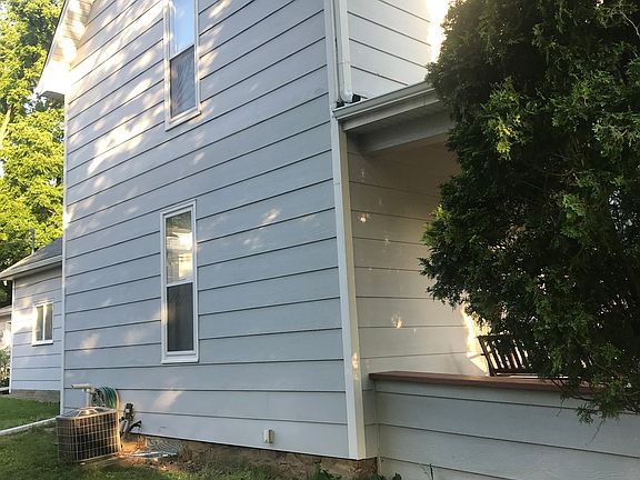 4th image of 137 N Park St