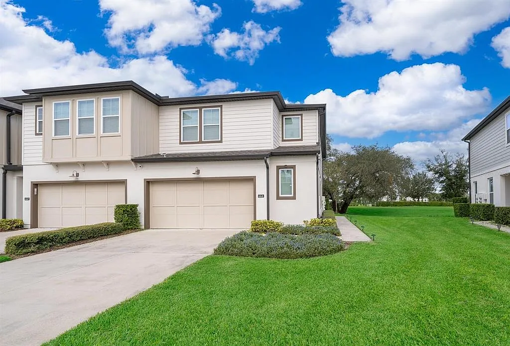 3 bed, 2.0 bath, 2160 sqft, $2,700 — Photo 1