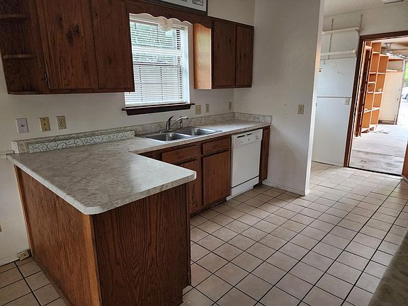 5th image of 1002 Hamilton Dr