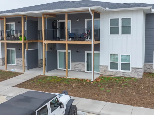 608 N Mill St APT D30, Eldon, MO 65026