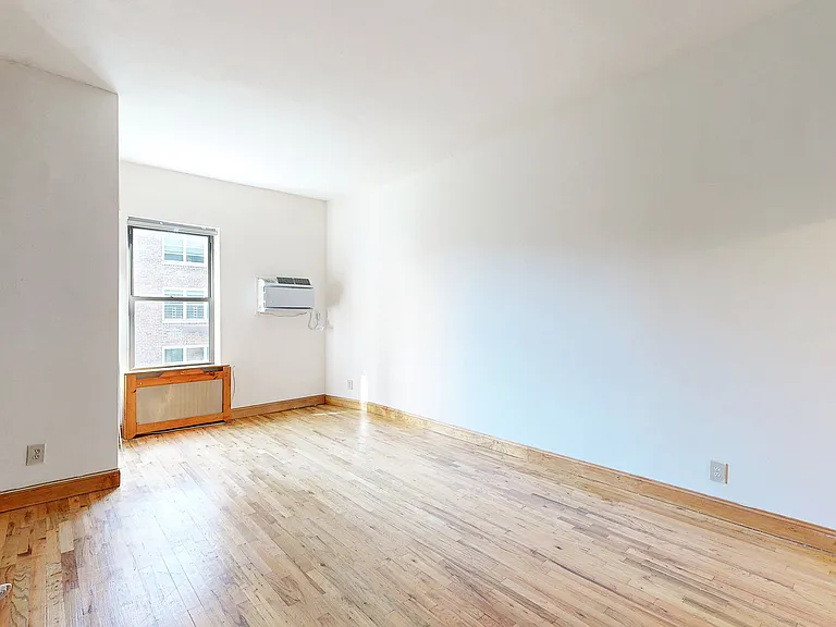 323 W 75th St #4C — Photo 4