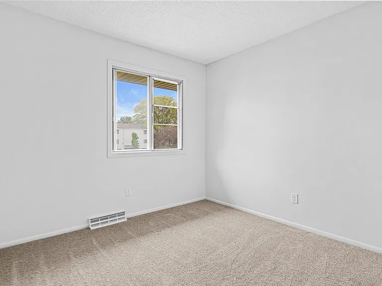 2352 Dorland Ln — Photo 17