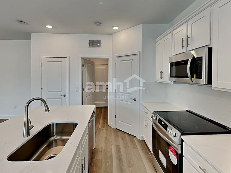 6041 W Calle Palmitas — Photo 4