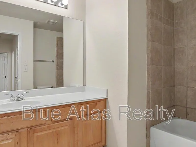 4905 Canberra Ln — Photo 16