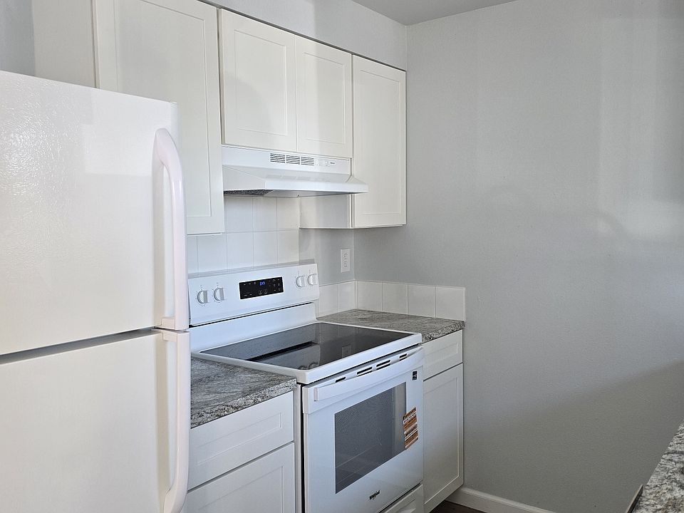 1st image of 553 NW 4th St