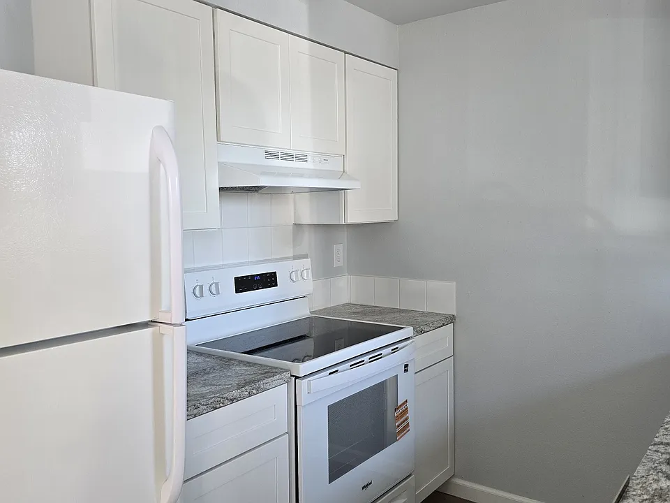 553 NW 4th St