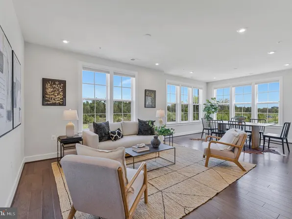 2320 Field Point Rd Unit 4-304, Herndon, VA 20171