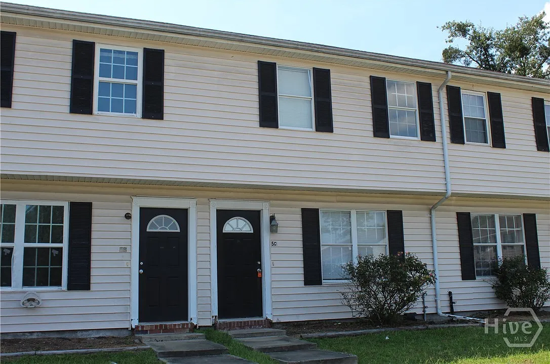 2 bed, 2.5 bath, 1224 sqft, $1,300 — Photo 2