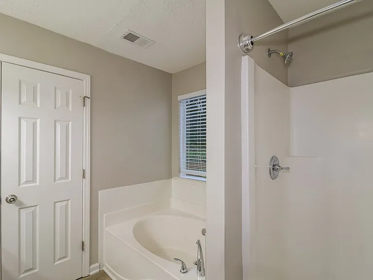 1205 Redbud Ct — Photo 12