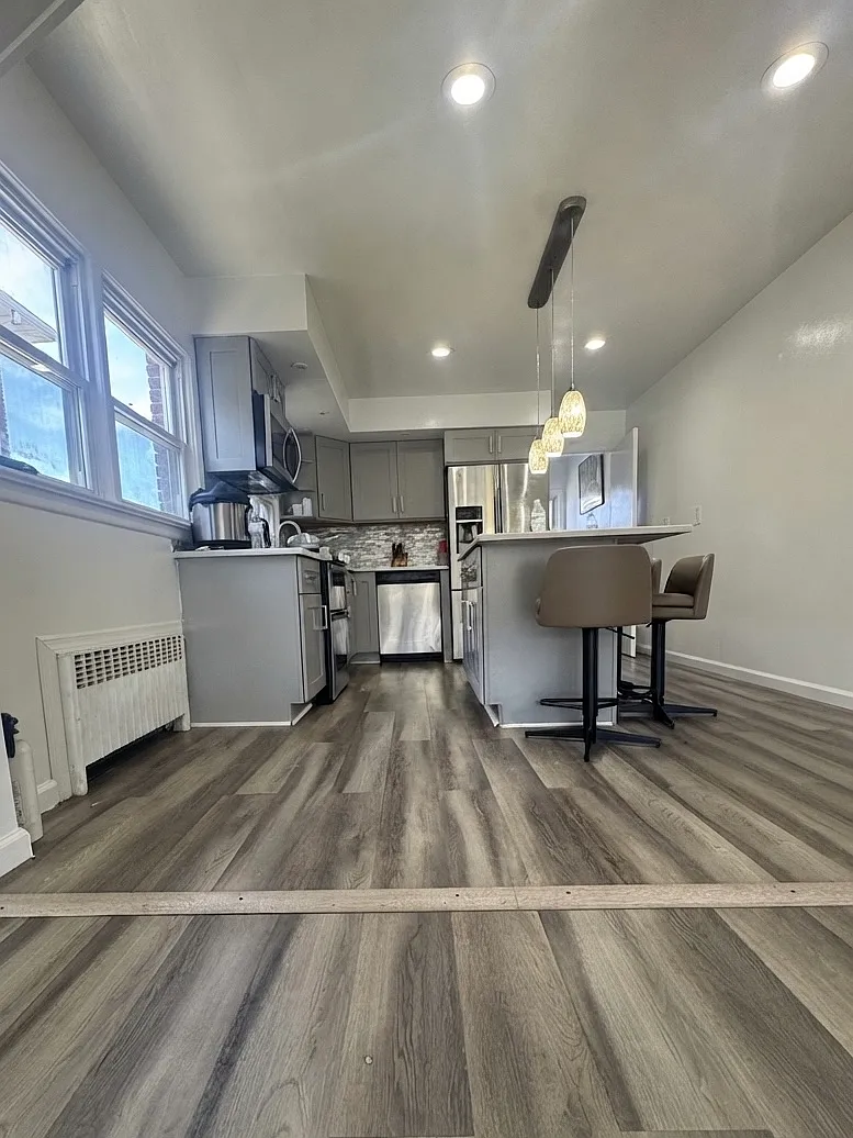 3 bed, $3,000 — Photo 2