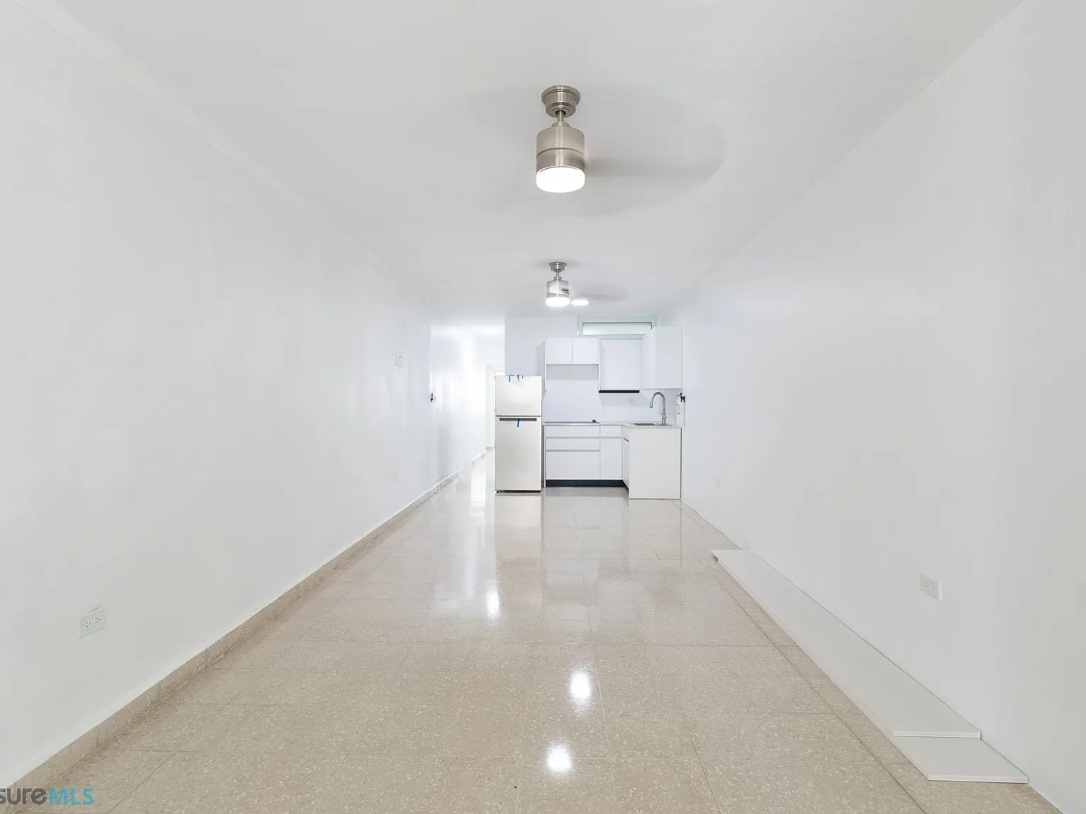 3 bed, 2.0 bath, 1100 sqft, $2,200 — Photo 2