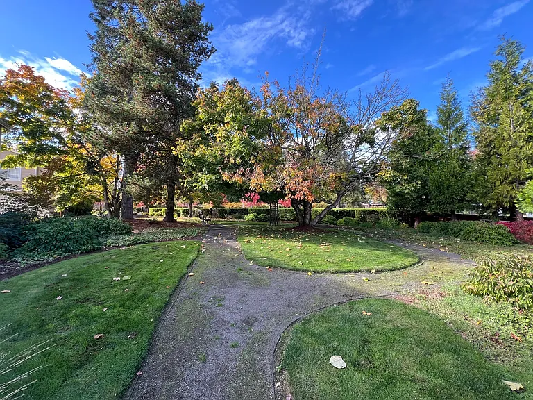 30625 SW Willamette Way E — Photo 8