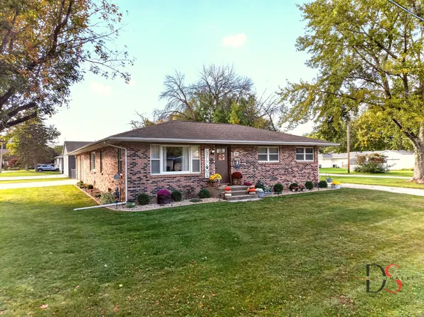 381 S Hossack St, Seneca, IL 61360