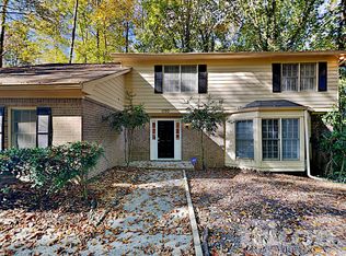 1720 Ridgefield Dr, Roswell, GA 30075