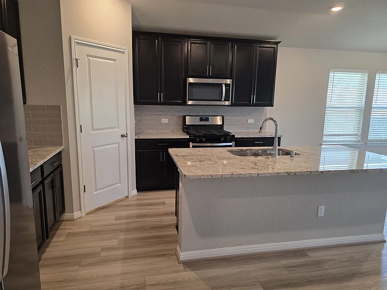 1609 Gerald Ln — Photo 6