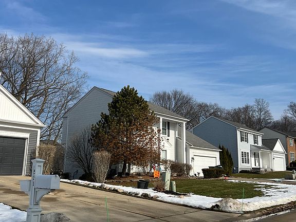 3rd image of 537 Arlington Dr