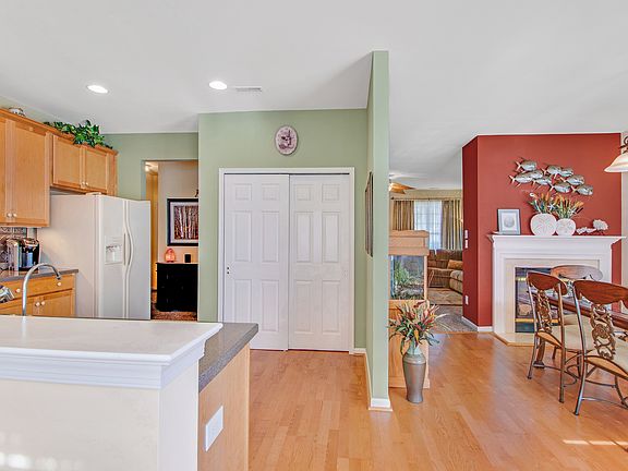 4th image of 1719 Wisteria Way