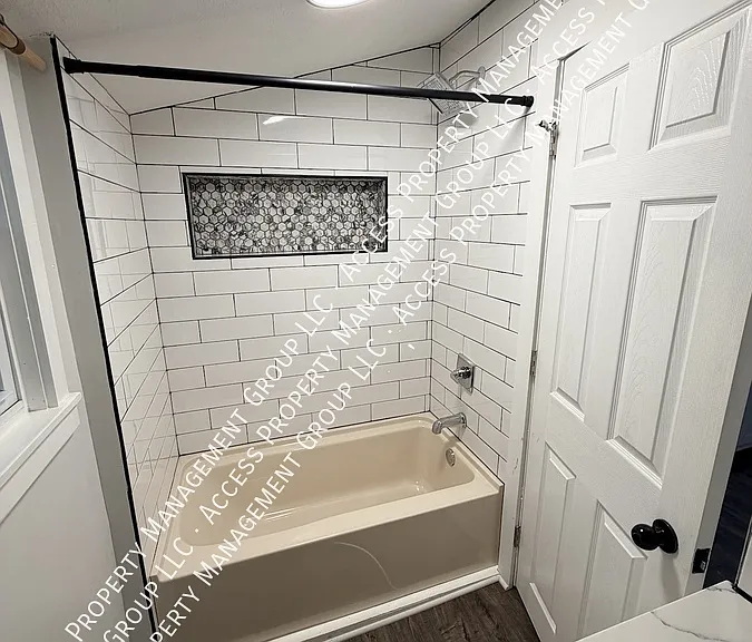 908 Courtney St NW — Photo 15