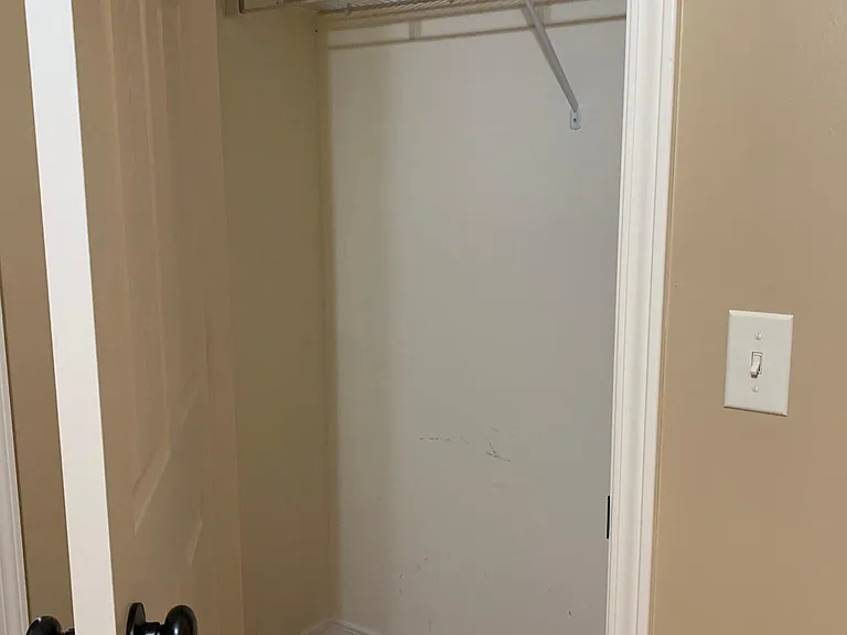 100 Hawthorne Dr — Photo 20
