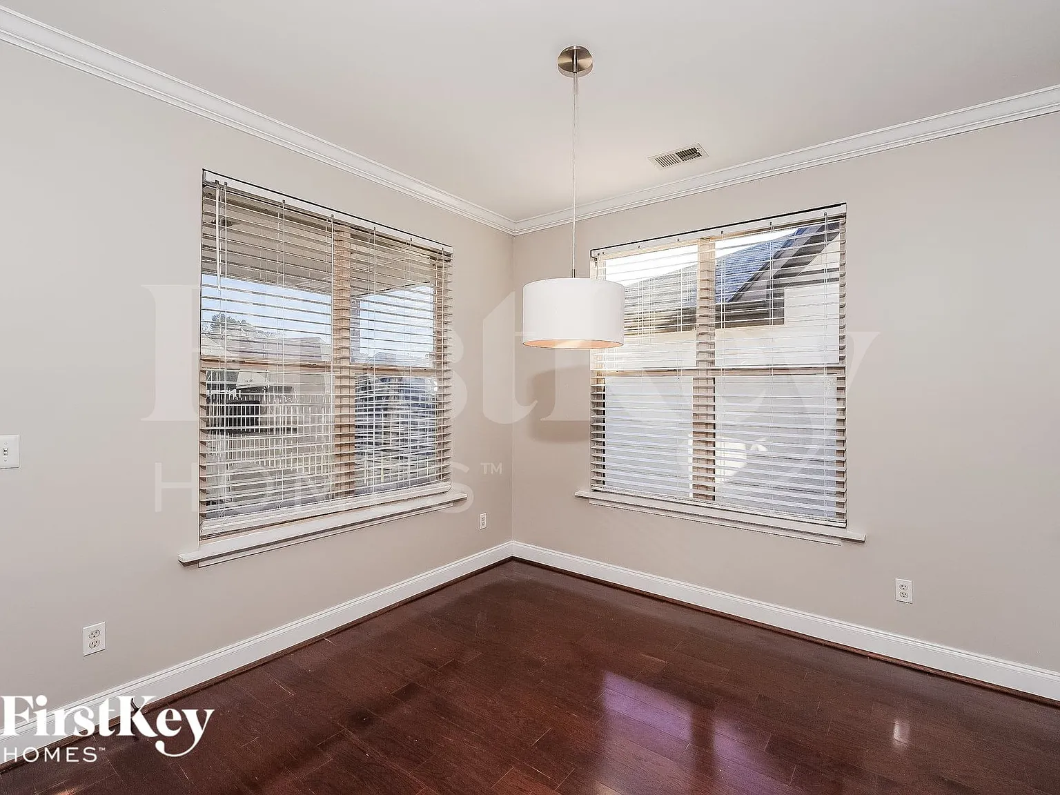 3 bed, 2.0 bath, 1622 sqft, $2,340 — Photo 3