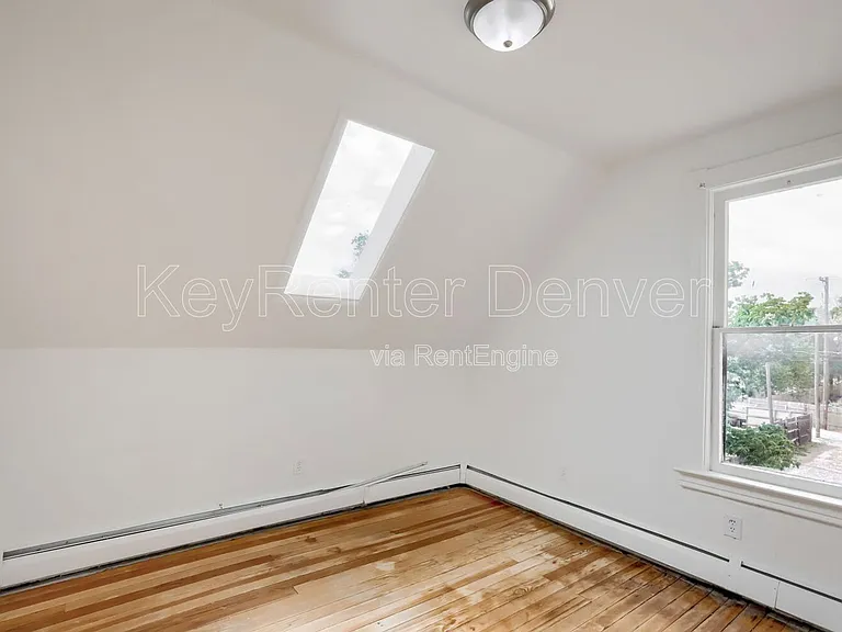 1118 6th St #B — Photo 12