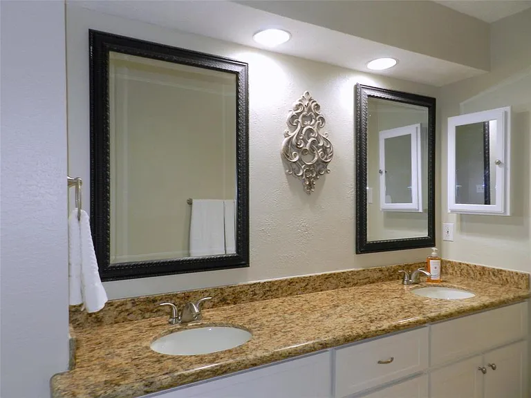 9403 Oxted Ln — Photo 23