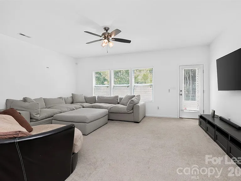 2038 Eddie Massey Ln — Photo 15