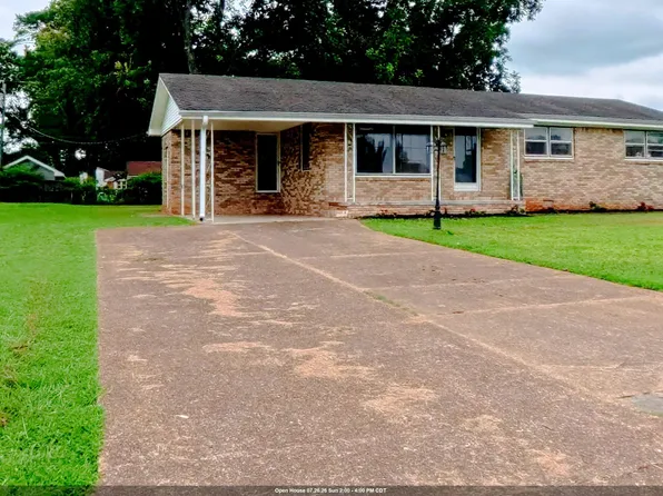 706 Brighton Ave, Muscle Shoals, AL 35661