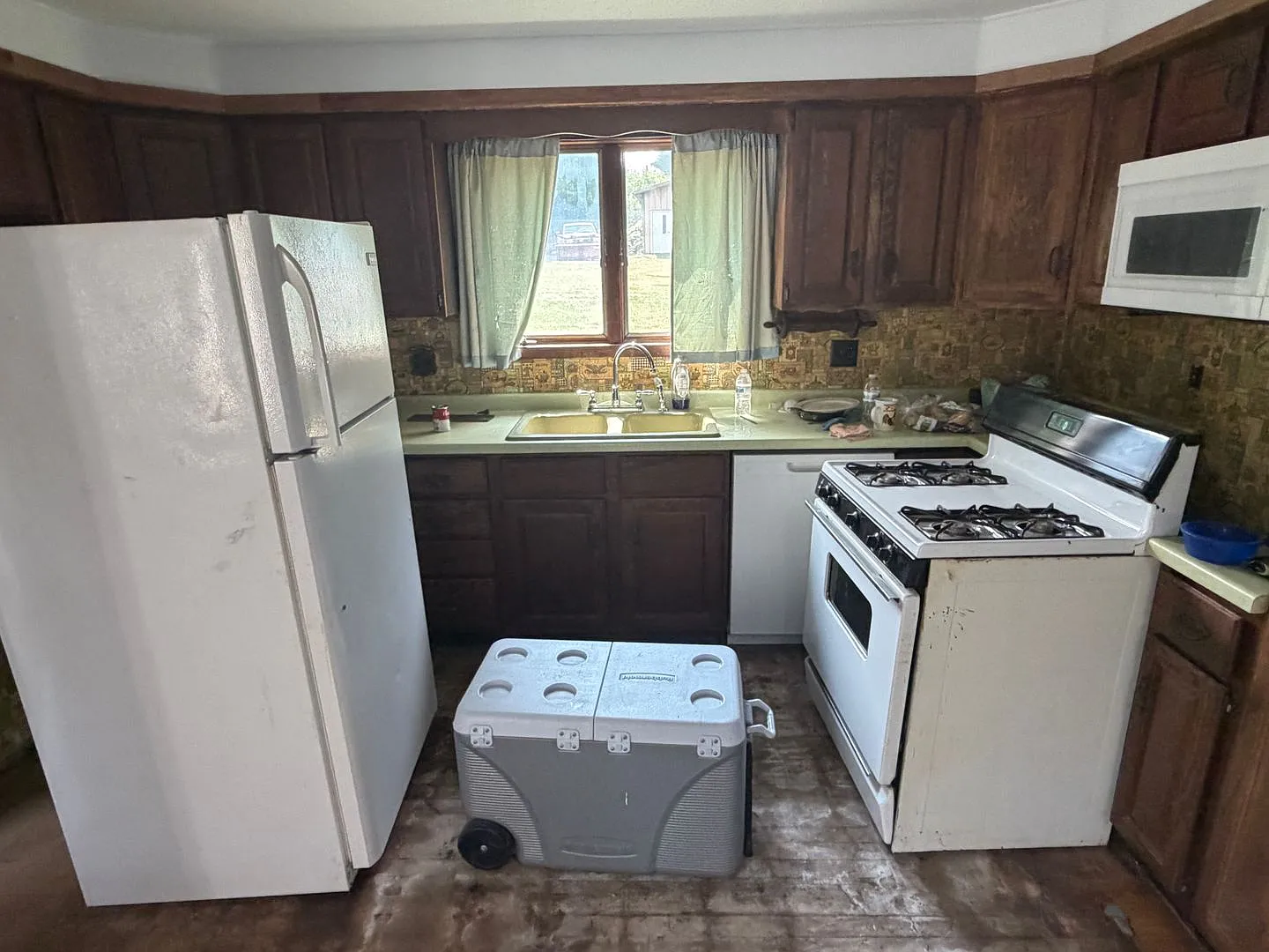 3-Bedroom, 1 Bath Ranch Style Home on a 1/2 Acre Lot — Photo 2