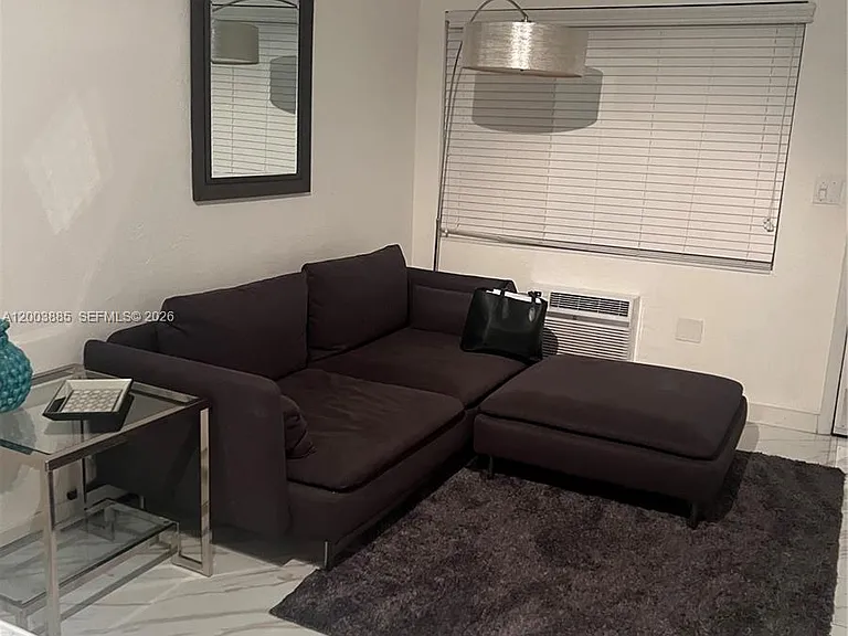 1611 West Ave #12 — Photo 5