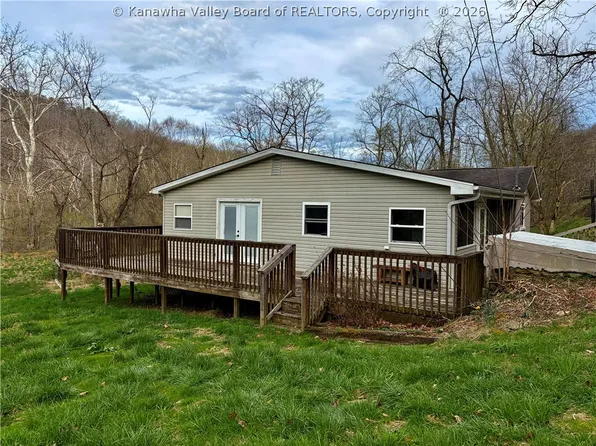 2011 Morris Creek Rd, Clendenin, WV 25045