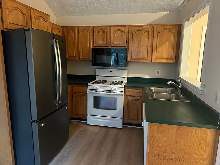 106 Neva Ave — Photo 2