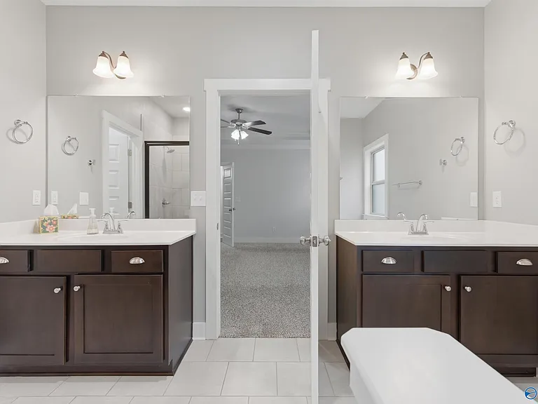 8 Desert Oak Ct — Photo 10