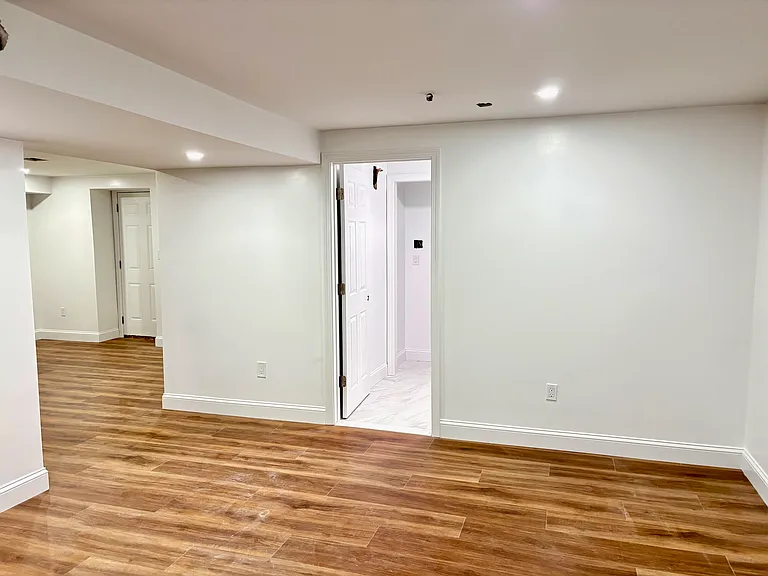 30 Wellesley Ave — Photo 25