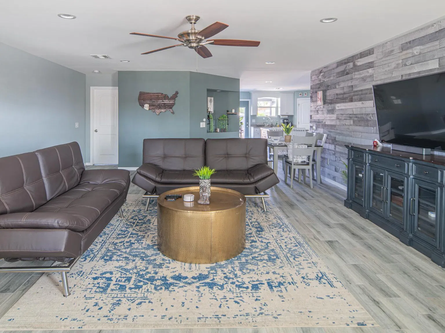 4 bed, 1935 sqft, $3,200 — Photo 4