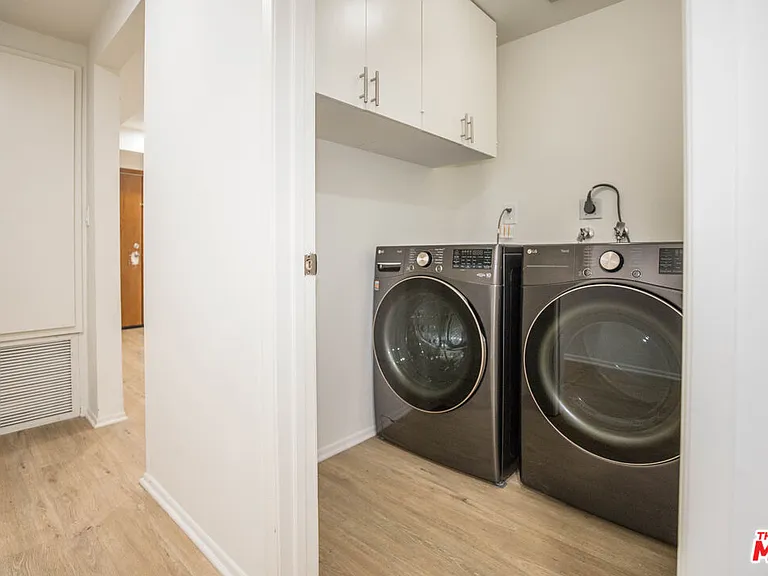 410 S Barrington Ave #205 — Photo 19